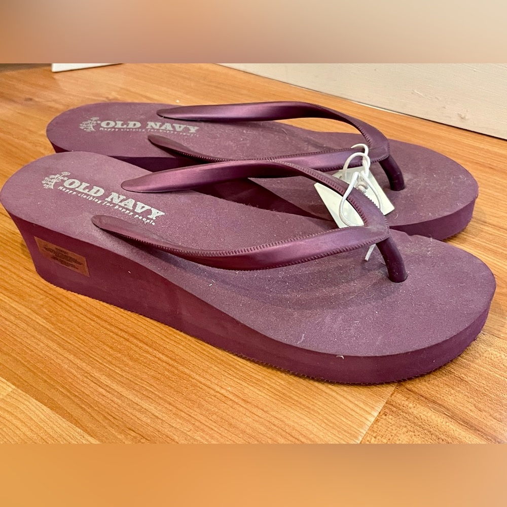 Old Navy Flip Flops Women Size 6